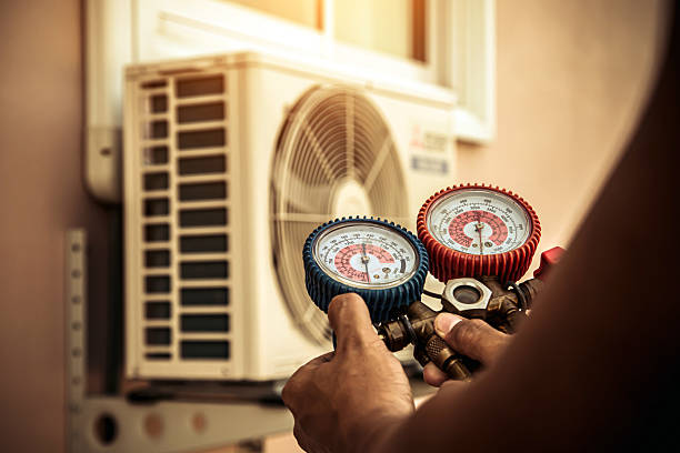 Professional Ac Installation technician working in Aurora, NE